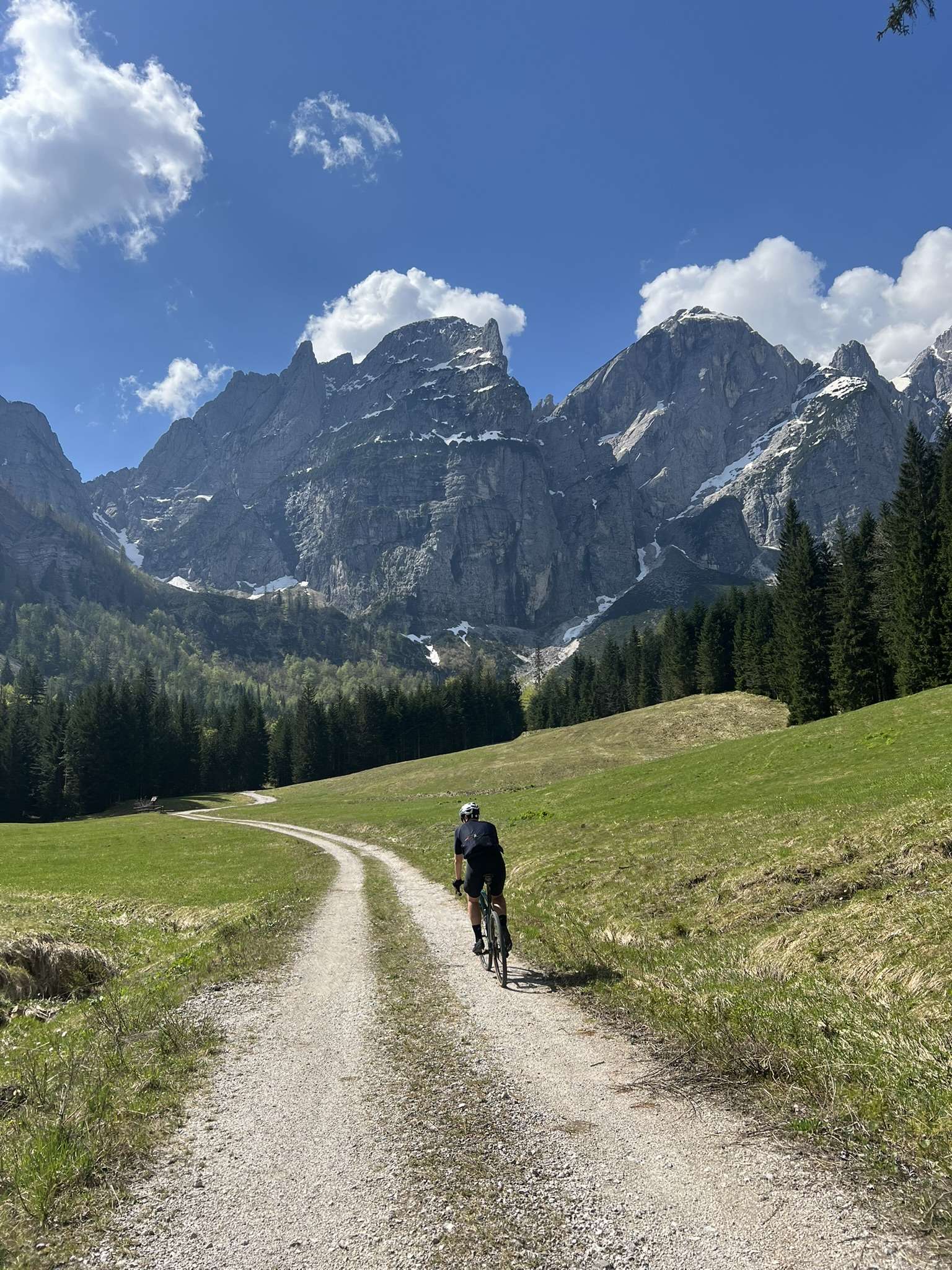Riofredo valley offers beautiful gravel cycling