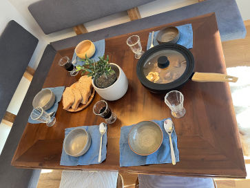 Large dinning table with enlargment option